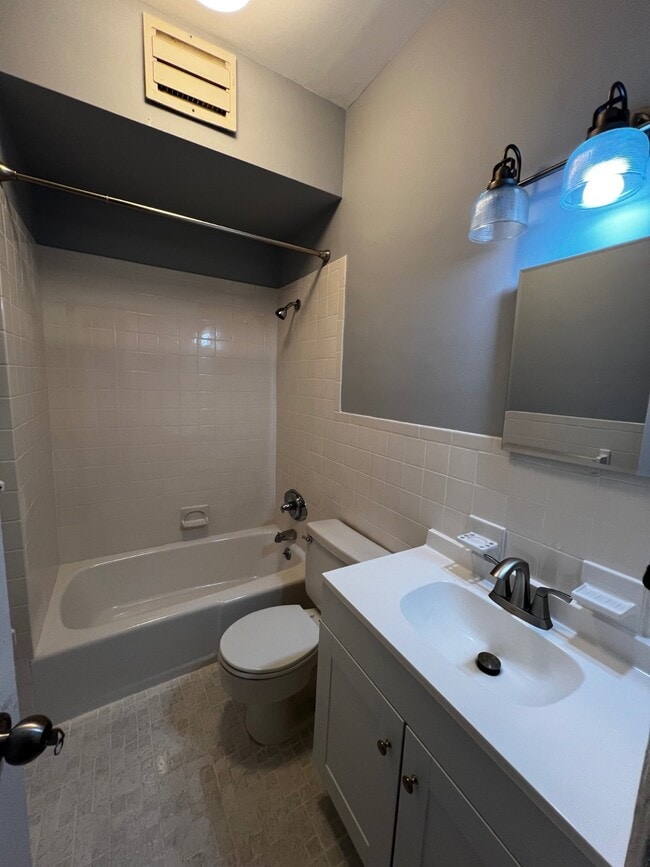 Photo - 576 Warburton Ave