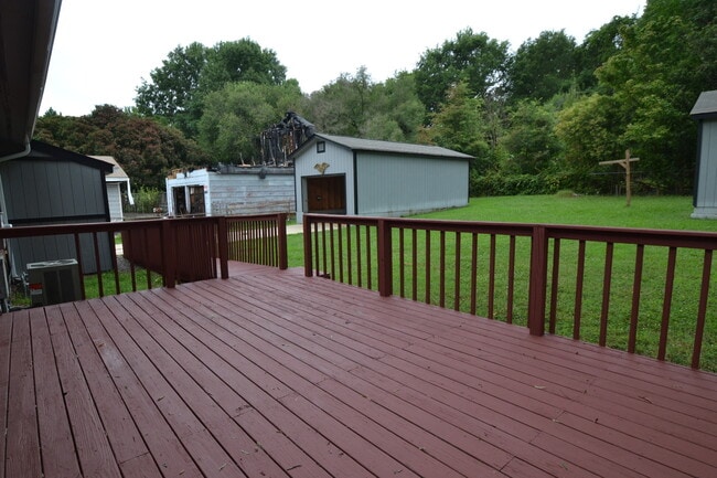 Photo - Ranch 3 bed 2bath Garage Fenced back yard ...