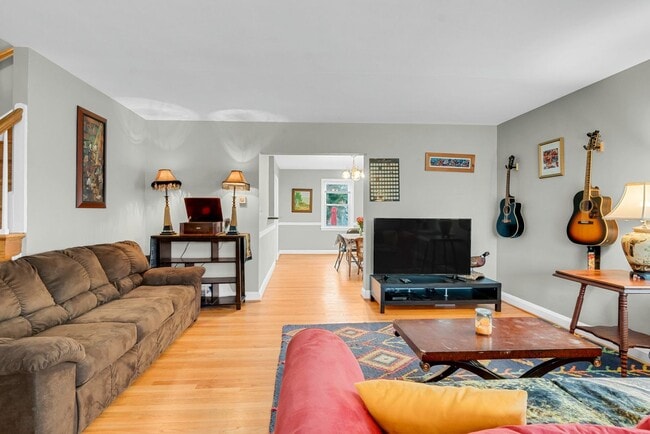 Photo - 3-bedroom, 1 and half bathroom end-of-group townhome in the quiet Stoneridge neighborhood in Towson