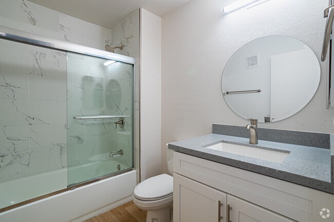 2BR, 2BA - 947SF