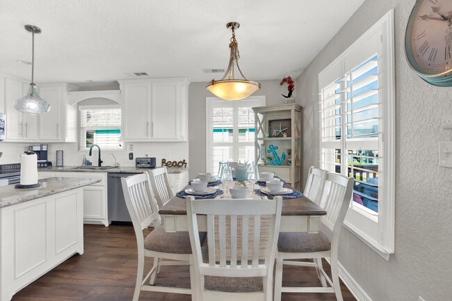 Photo - 207 Sandpebble Pl