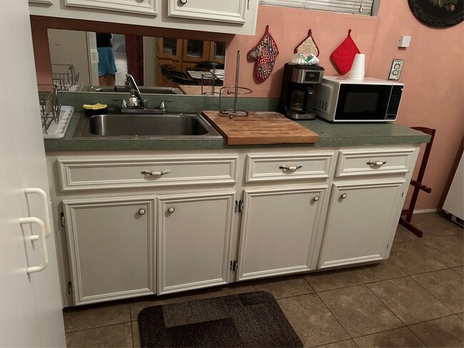 Building Photo - 2810 Louisiana St Unit 5