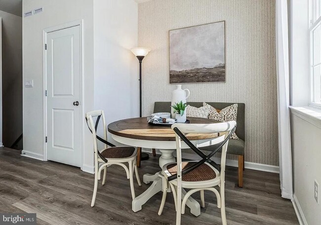 Photo - 8328 Alexander Ct