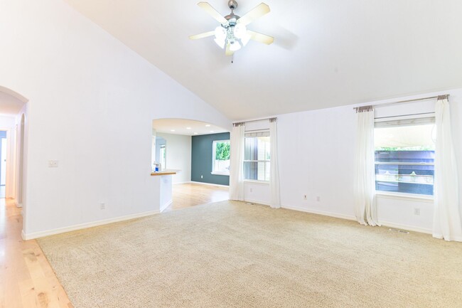Photo - Private Oasis with Panoramic Mountain Views – 4 BR Plus Bonus Room / Office