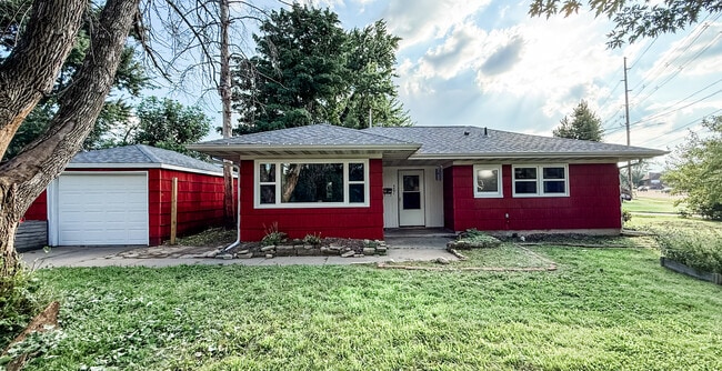 Building Photo - 903 38th St SE