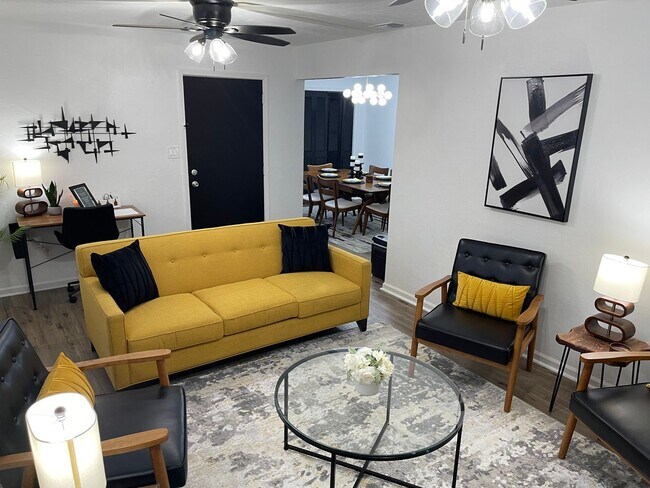 Photo - Remodeled modern 2/1 w/ Fireplace