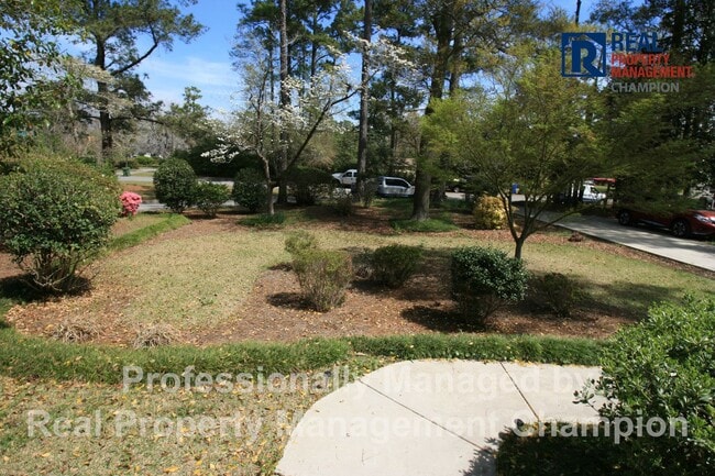 Building Photo - Immaculate 5 BD/3 BD Home w/Park Like Setting Near Cape Fear Country Club