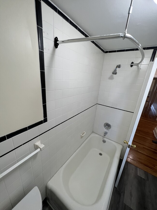 Building Photo - 154 Grand St Unit #3