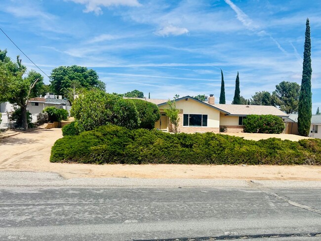 Building Photo - Scenic Hillside Living – Spacious 3 Bed, 2 Bath with Sweeping Views