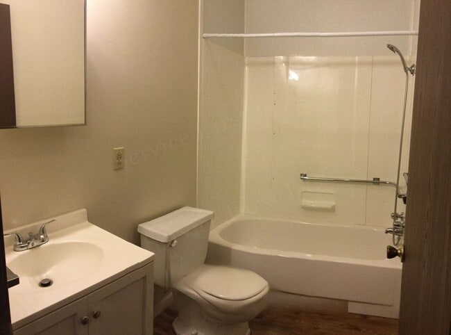Photo - Creighton Apartments Unit D3