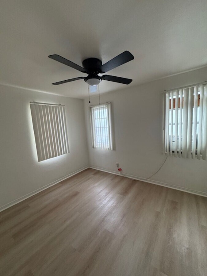 Photo - 407 W Manchester Blvd