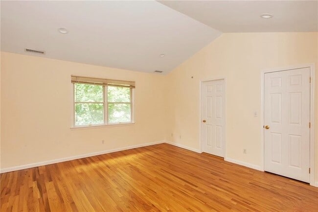 Photo - Impeccable 3 Bedroom Townhouse With Upscale Features $5500