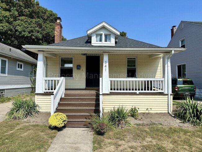 Building Photo - Fully Updated 2BR / 1.5BA – Steps from Dow... Rental