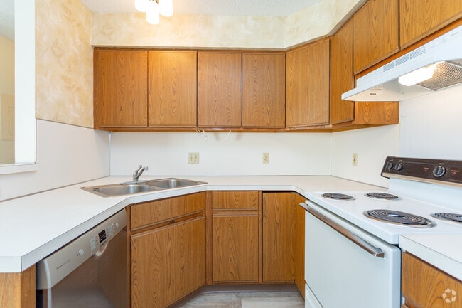 1 BR, 1 BA - 750 SF