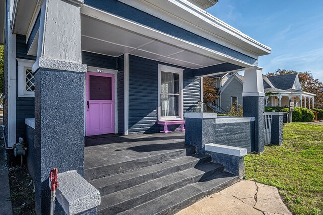 Photo - 128 A St NW Unit #2 Upstairs