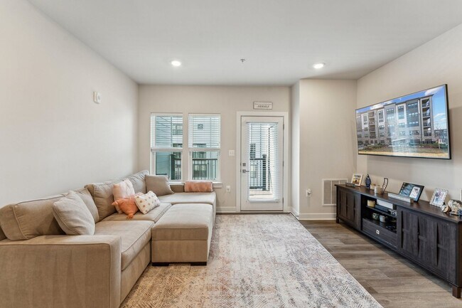 Photo - Gorgeous 2bd/2ba modern condo w/balcony located conveniently in MOSAIC AT WOODLAND PARK in Herndon.