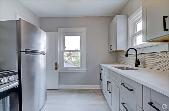 Building Photo - 1280 Warren Rd Rental