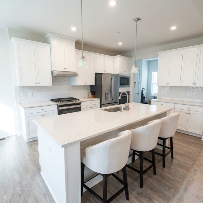 Photo - 6828 Woodridge Rd