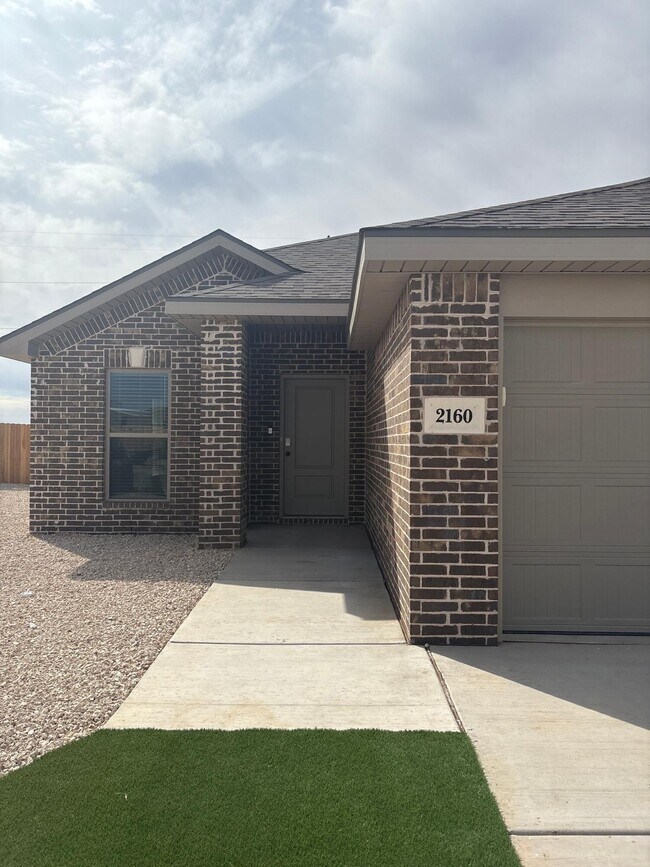 Building Photo - 2160 Langford Ave