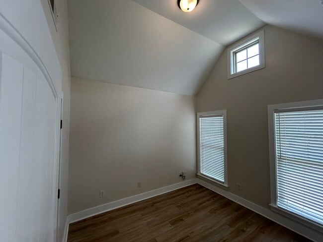 Photo - 2070 Rossburg Pl