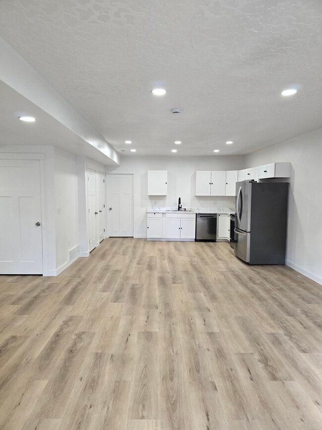 Photo - 844 W Fallow Dr Unit Brand New Basement Apt.