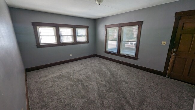 Photo - 757 Erie St S