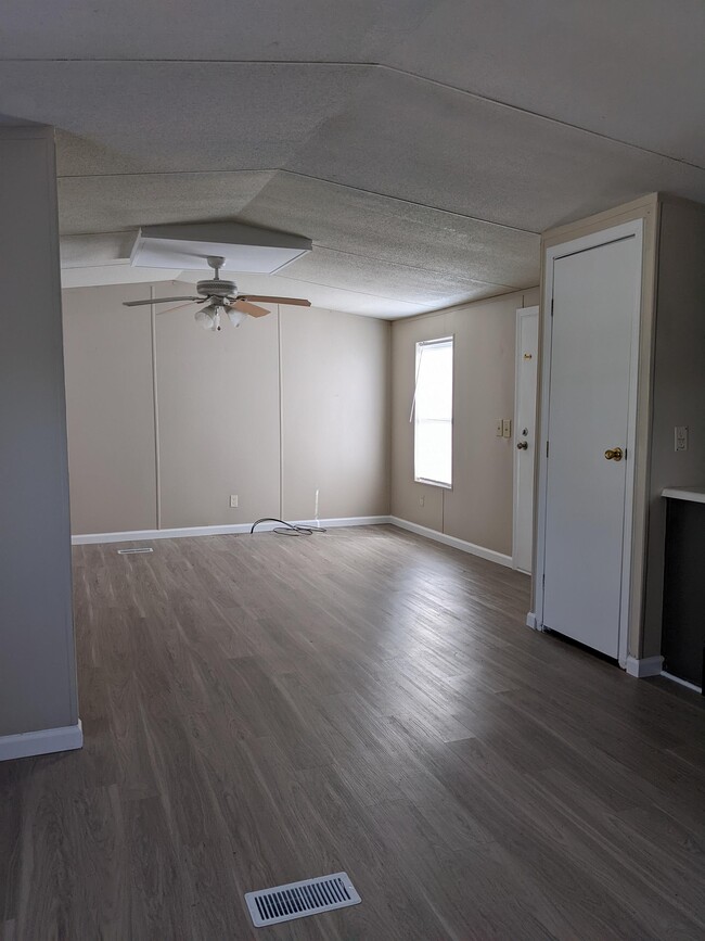 Photo - 415 Green Oak Rd