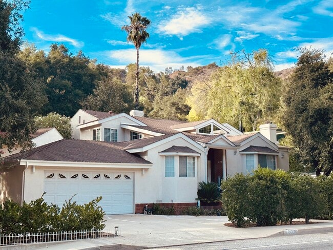 Photo - 2255 E Chevy Chase Dr