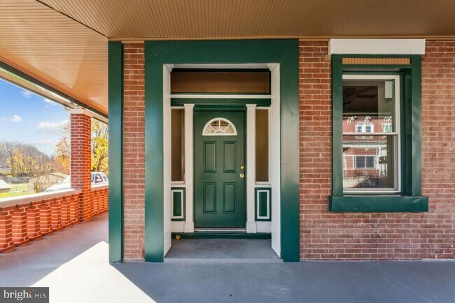 Photo - 786 S Main St