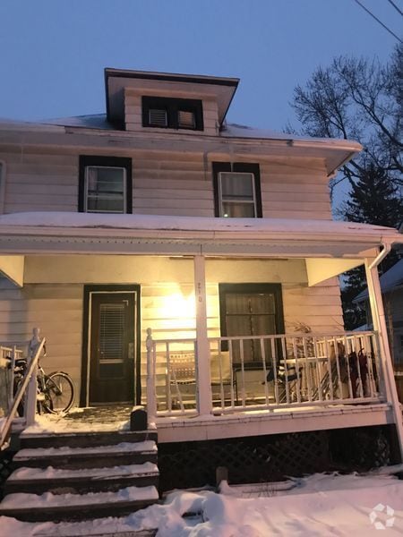 Building Photo - 210 S Clemens Ave Rental