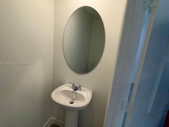 Photo - 254 SE 10th St