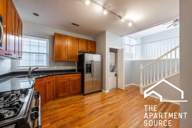 Building Photo - 2320 W Adams St Rental