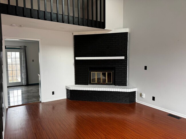 Building Photo - 3250 N Longfellow Ct Unit 3250 N Longfellow Ct