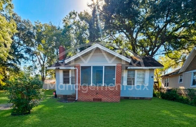 Building Photo - 44 E 45th St