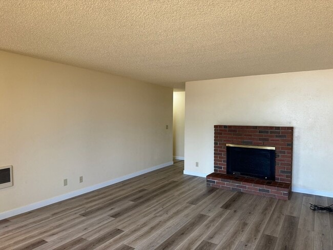 Photo - Lovely 2-bedroom/1-bathroom duplex with garage!