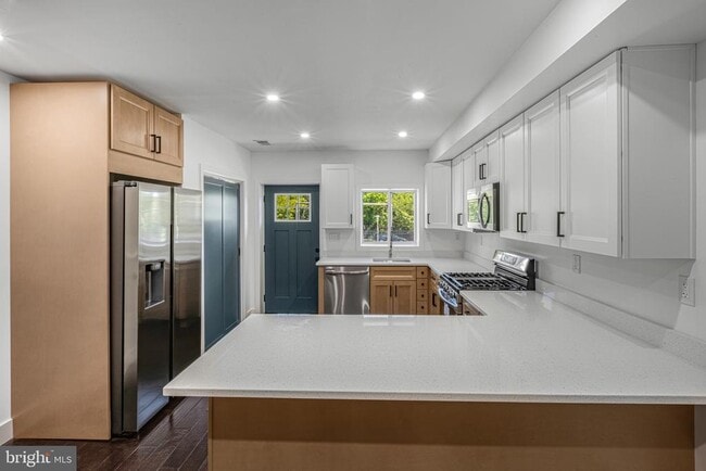 Photo - 325 W Lorraine Ave