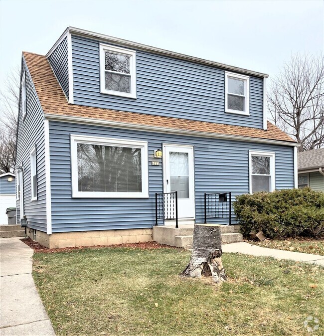 Building Photo - Newly updated 4 bedroom single family home