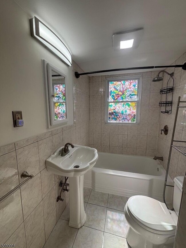 Photo - 233 Broughton Ave