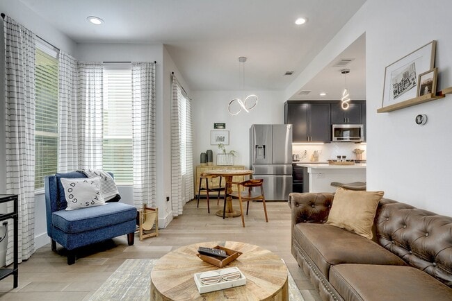 Living room and breakfast nook - 413 W Odell St Unit 2