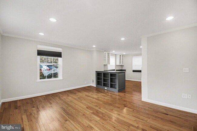 Photo - 4885 S 28th St