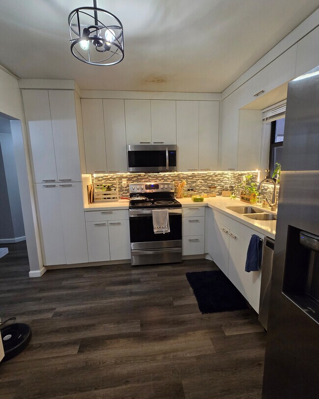 Renovated kitchen - 511 Ives Dairy Rd Condo Unit F104