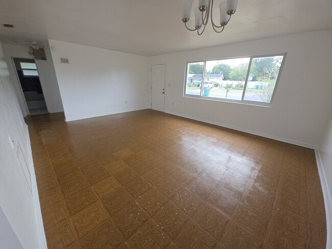 Photo - 1044 W Highland Dr