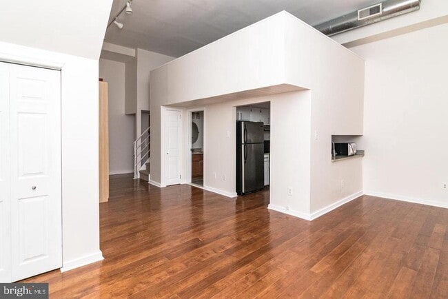 Building Photo - 1035 Spruce St Unit 204 Rental