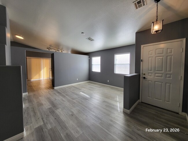 Photo - 5823 Stoneborough St