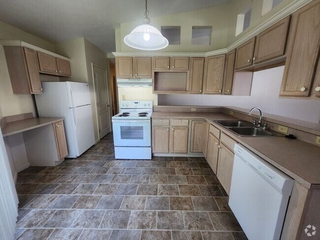 Building Photo - 2 Bedroom Duplex - *Pets Welcome! Rental
