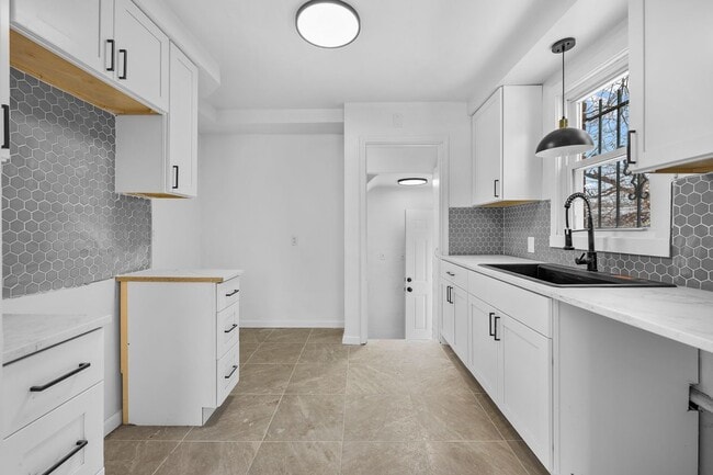 Photo - 18525 Westmoreland Rd