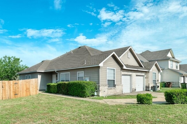 Building Photo - 2826 Southampton Way