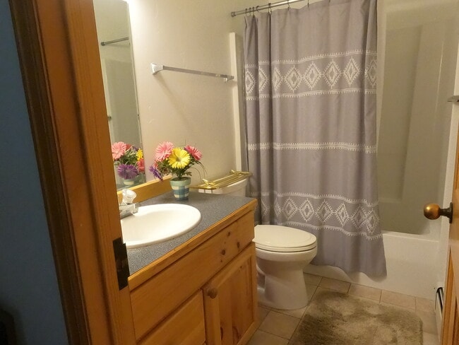 Photo - 128 Old Country Ln