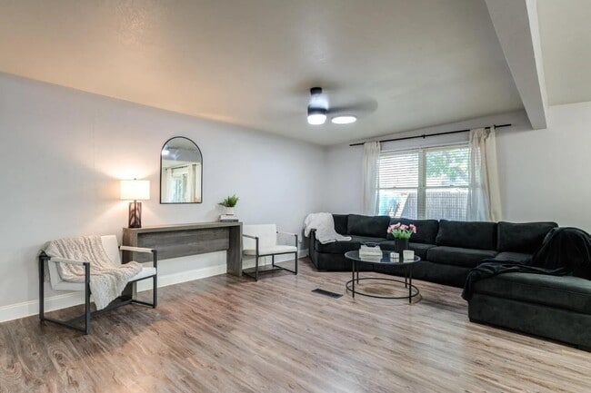 Photo - 2407 46th St