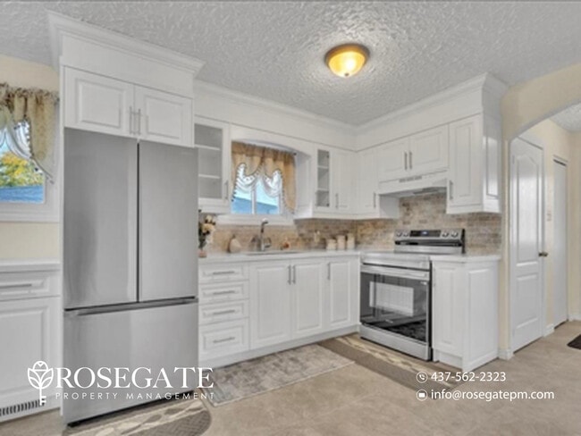 Photo - Spacious 3-Bedroom Main Level Apartment with Backyard & 3 Parking – Cambridge Unit 1